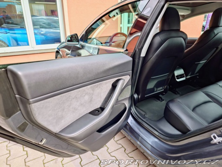 Tesla Model 3 L. Range D. Motor 366 kW 2020