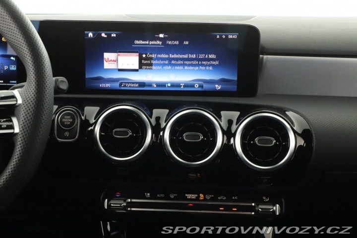Mercedes-Benz A AMG Line A 180 2025