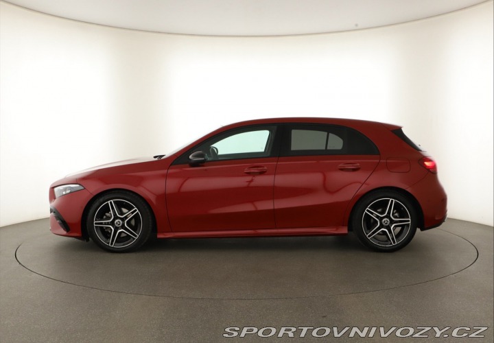 Mercedes-Benz A AMG Line A 180 2025