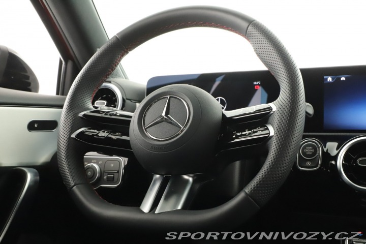 Mercedes-Benz A AMG Line A 180 2025