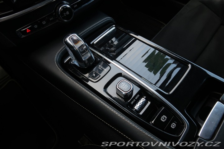 Volvo V90 Momentum T8 Twin Engine A 2019
