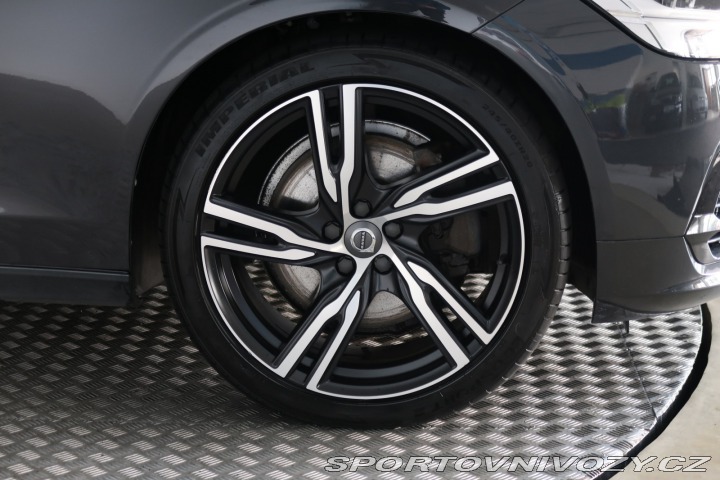 Volvo V90 Momentum T8 Twin Engine A 2019