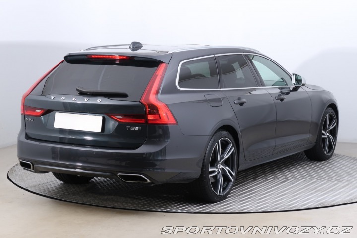 Volvo V90 Momentum T8 Twin Engine A 2019