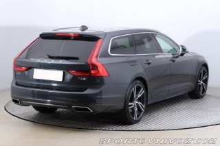 Volvo V90 Momentum T8 Twin Engine A 2019