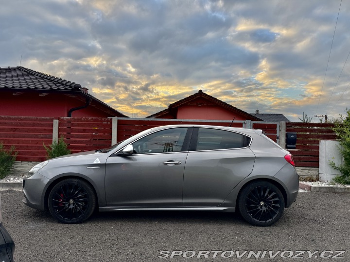 Alfa Romeo Giulietta QV Maserati Limited 2012