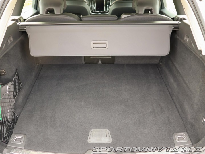 Volvo Ostatní modely XC60 2,0 B5 183kW AWD Summum P 2022