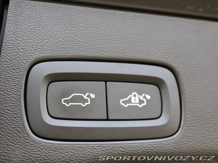 Volvo Ostatní modely XC60 2,0 B5 183kW AWD Summum P 2022