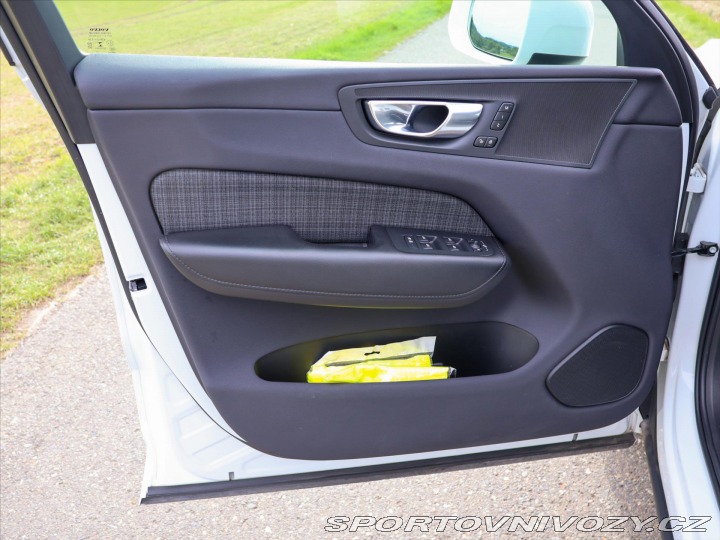 Volvo Ostatní modely XC60 2,0 B5 183kW AWD Summum P 2022