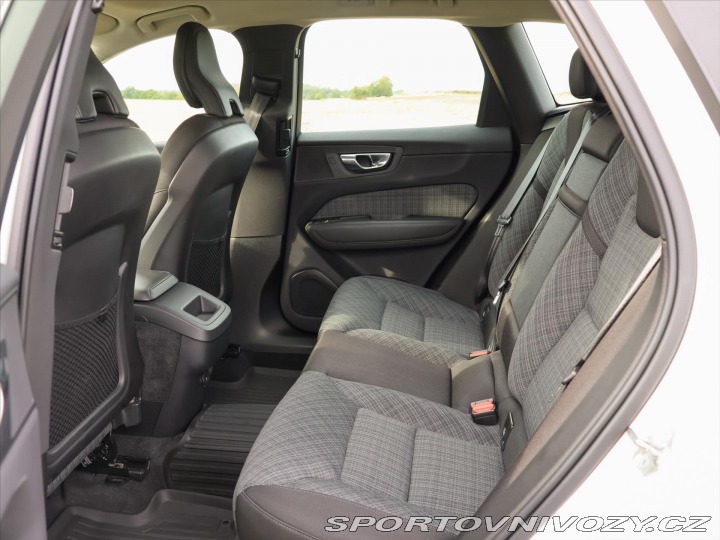 Volvo Ostatní modely XC60 2,0 B5 183kW AWD Summum P 2022