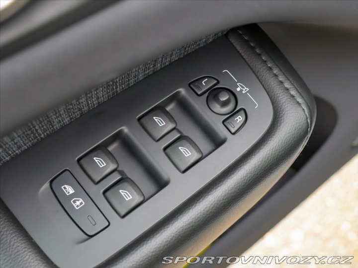 Volvo Ostatní modely XC60 2,0 B5 183kW AWD Summum P 2022