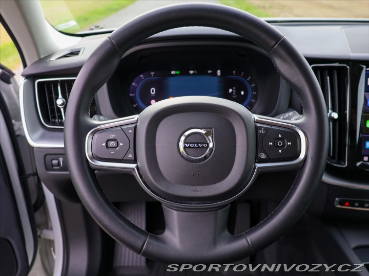 Volvo Ostatní modely XC60 2,0 B5 183kW AWD Summum P 2022