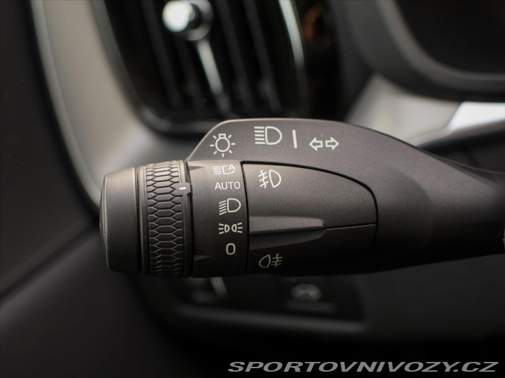 Volvo Ostatní modely XC60 2,0 B5 183kW AWD Summum P 2022
