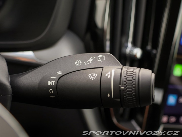 Volvo Ostatní modely XC60 2,0 B5 183kW AWD Summum P 2022