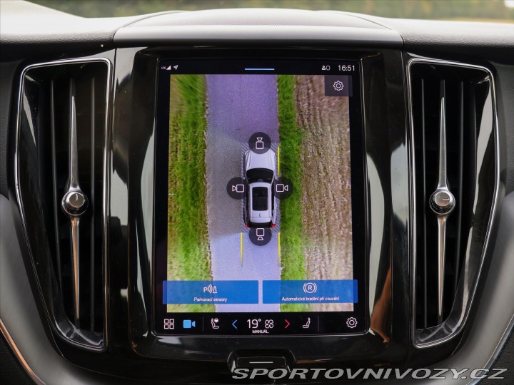 Volvo Ostatní modely XC60 2,0 B5 183kW AWD Summum P 2022