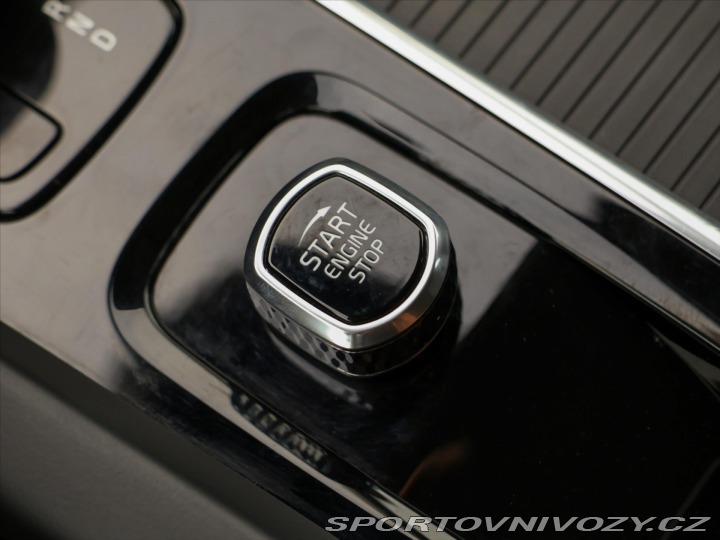 Volvo Ostatní modely XC60 2,0 B5 183kW AWD Summum P 2022