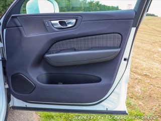 Volvo Ostatní modely XC60 2,0 B5 183kW AWD Summum P 2022