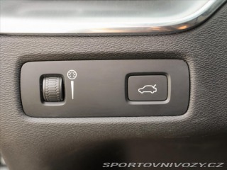 Volvo Ostatní modely XC60 2,0 B5 183kW AWD Summum P 2022