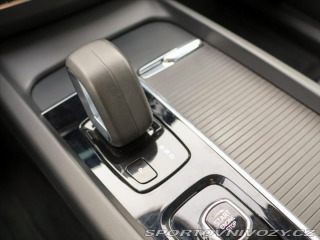 Volvo Ostatní modely XC60 2,0 B5 183kW AWD Summum P 2022
