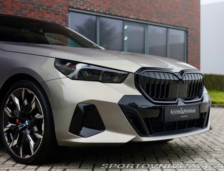 BMW 5 Touring 550e xDrive | M 2025