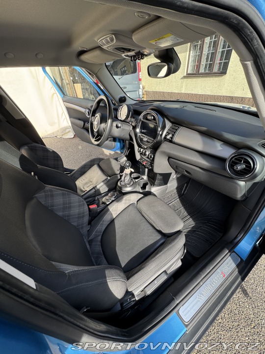 Mini Cooper F55 2018