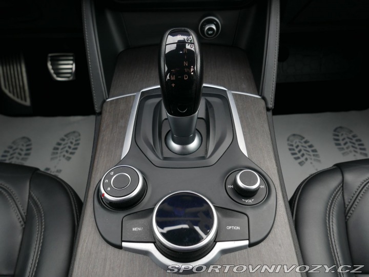 Alfa Romeo Stelvio 2,0i Turbo 280 Q4 REZERVA 2017