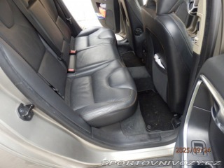 Volvo Ostatní modely XC60 2,4   Summum AWD 158kW 20 2012