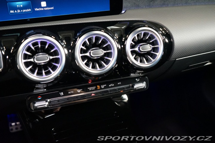 Mercedes-Benz A 200d*AMG*CAMERA*LED*ZÁRUK 2024