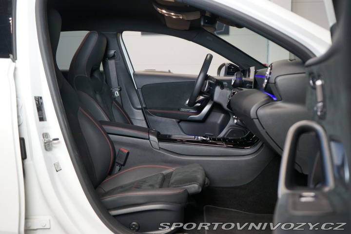 Mercedes-Benz A 200d*AMG*CAMERA*LED*ZÁRUK 2024