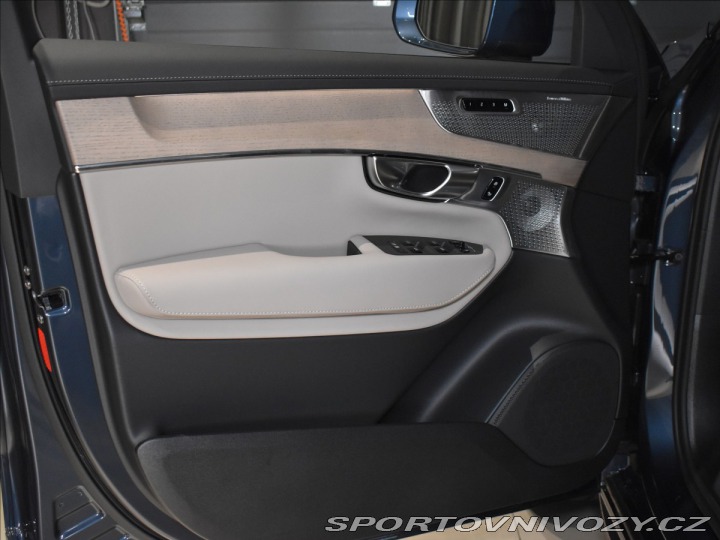 Volvo Ostatní modely XC90 2,0 T8 Ultra Bright 2025