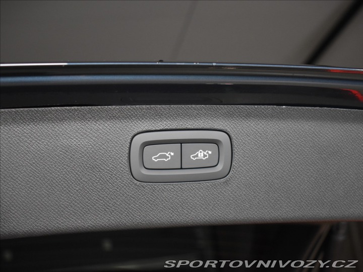 Volvo Ostatní modely XC90 2,0 T8 Ultra Bright 2025