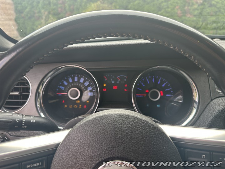 Ford Mustang 3.7L V6 2013