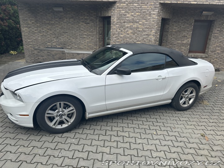 Ford Mustang 3.7L V6 2013