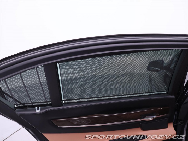 BMW 7 4,4 750 Li xDrive 300kW 2012