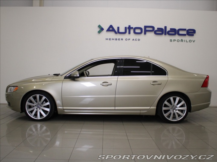 Volvo S80 3,2 R6 238koní AT R19 TZ 2008