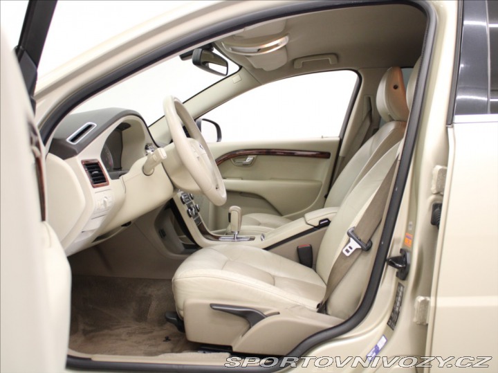 Volvo S80 3,2 R6 238koní AT R19 TZ 2008