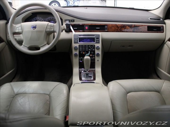 Volvo S80 3,2 R6 238koní AT R19 TZ 2008