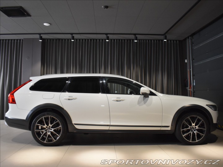 Volvo V90 D5 CC PRO Ventilace,Pano, 2020