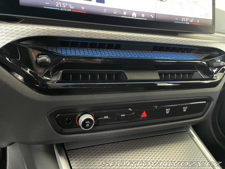 BMW 3 330i xDrive*M-SPORT*REZER 2025