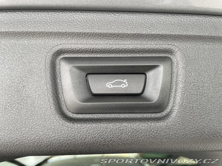 BMW 3 330i xDrive*M-SPORT*REZER 2025