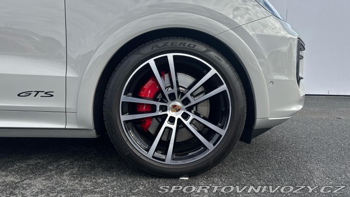Porsche Cayenne GTS 2025