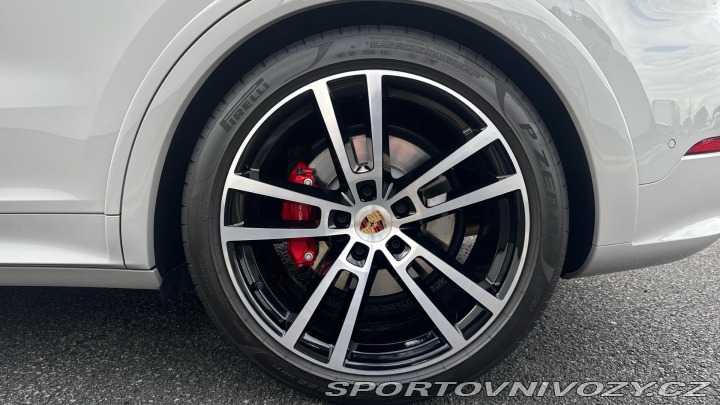 Porsche Cayenne GTS 2025
