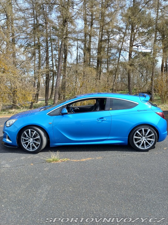 Opel Astra OPC 2012