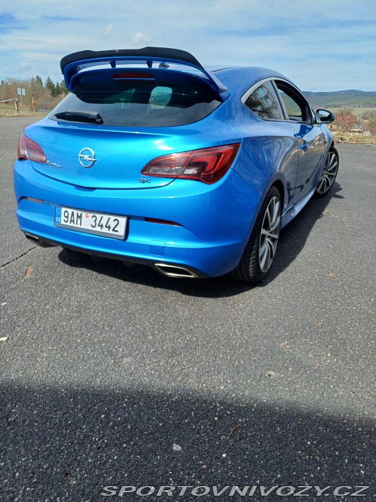 Opel Astra OPC 2012