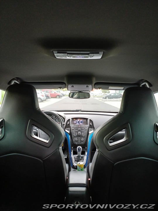 Opel Astra OPC 2012