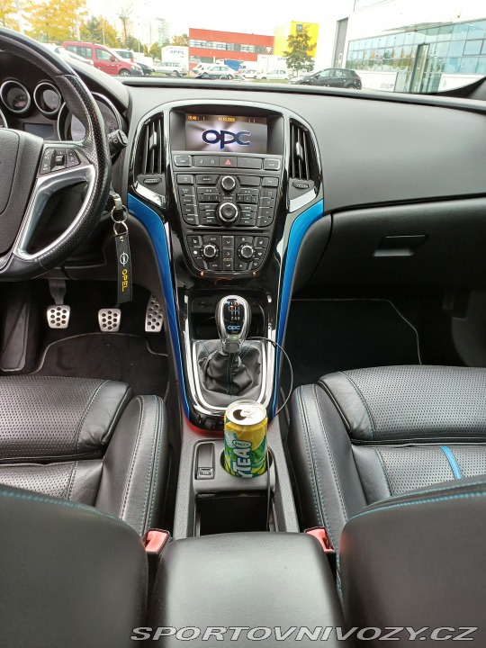 Opel Astra OPC 2012