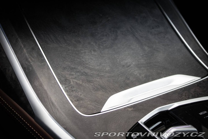 BMW X7 xDrive M60i mHEV A/T 2024
