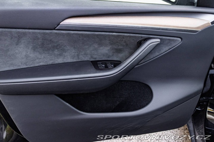 Tesla Model Y Long Range 378kW / TOP S 2024