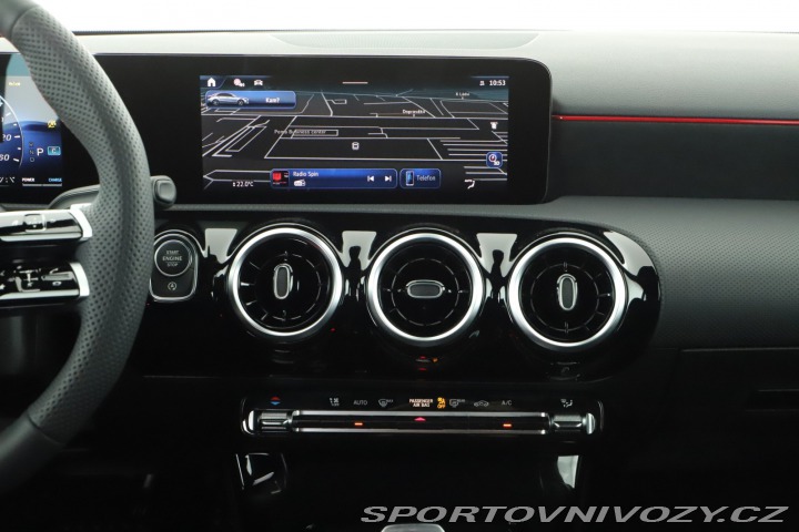 Mercedes-Benz A AMG Line A 200 2025