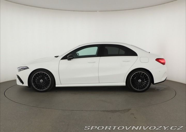 Mercedes-Benz A AMG Line A 200 2025