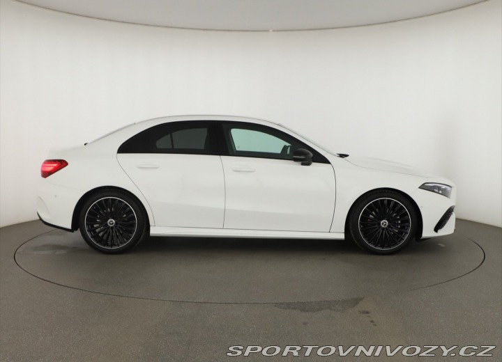 Mercedes-Benz A AMG Line A 200 2025